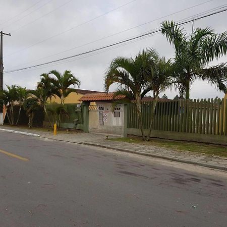 Kitnet Flamingo 31B Apartment Matinhos Bagian luar foto