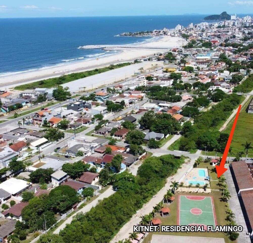 Kitnet Flamingo 31B Apartment Matinhos Bagian luar foto